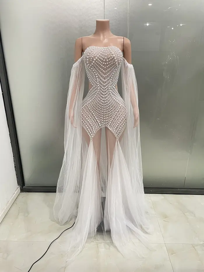 Robe sans bretelles en perles blanches pour femmes