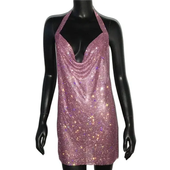 Robe dos nu en strass scintillants