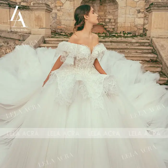 Robe de mariée LelaAcra JK01 en satin perlée sans manches avec broderie et perles pour mariage et soirées spéciales