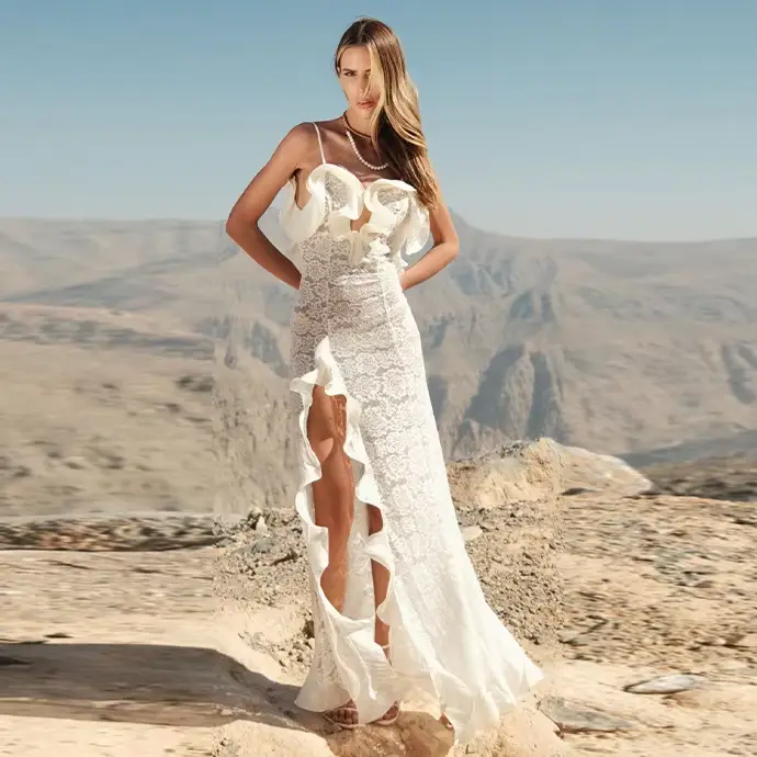 Robe longue de vacances en dentelle plissée