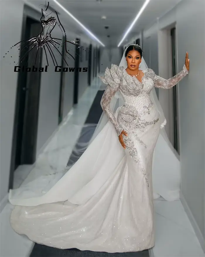 Robe de mariée élégante en dentelle blanche avec train pour femmes enceintes et occasions spéciales