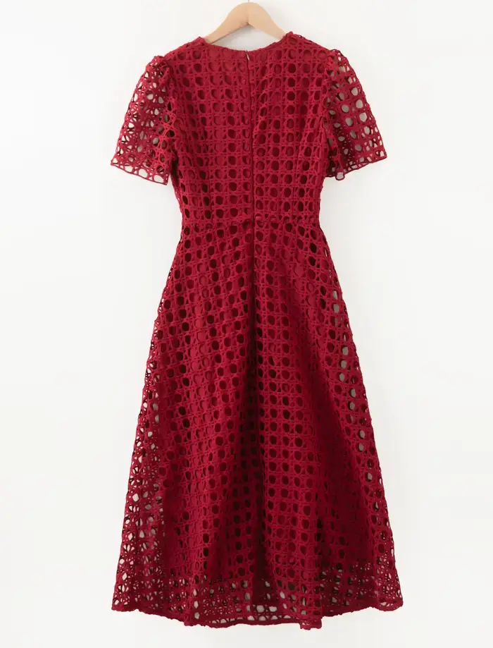 Robe brodée ajourée pour femmes, Style à la mode, motifs de fleurs, manches courtes, mi-mollet, abri