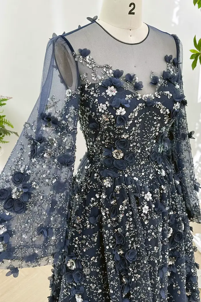 Robe de soirée élégante bleu marine coupe trapèze avec fleurs 3D 2026