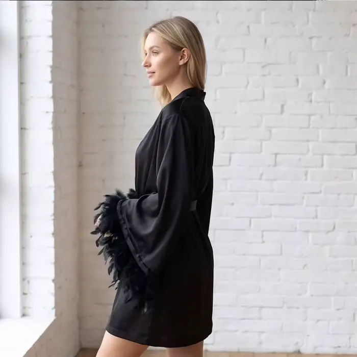 Robe courte noire LEDP avec bordure en plumes pour femmes, robe de mariée, mini-peignoir de matin, cadeau pour demoiselles d'honneur, robes kimono de mariée 2026