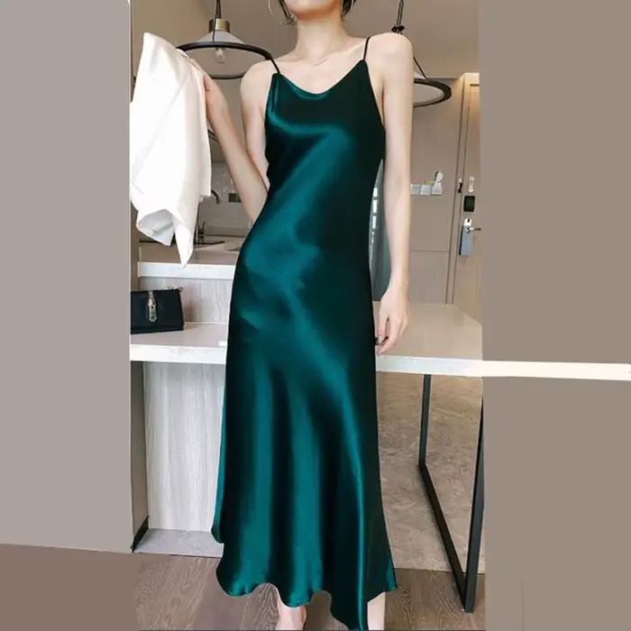 Robe longue en satin sexy tendance 2026 pour femme