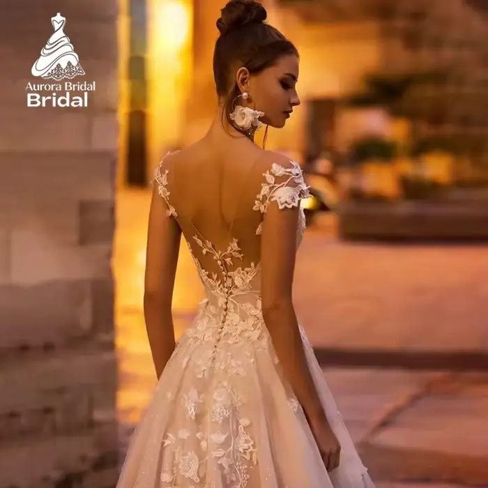 Robe de mariée sur mesure Aurora en polyester avec broderie et dentelle pour cérémonie de mariage ou événement spécial