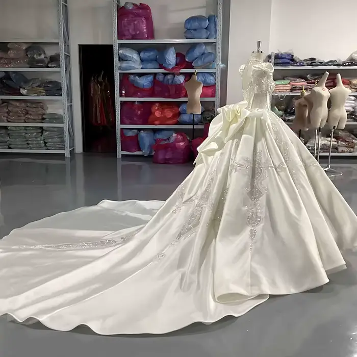 Robe de Mariée en Satin Exquise avec Dentelle, Perles et Cristal pour Femmes Occasions Spéciales
