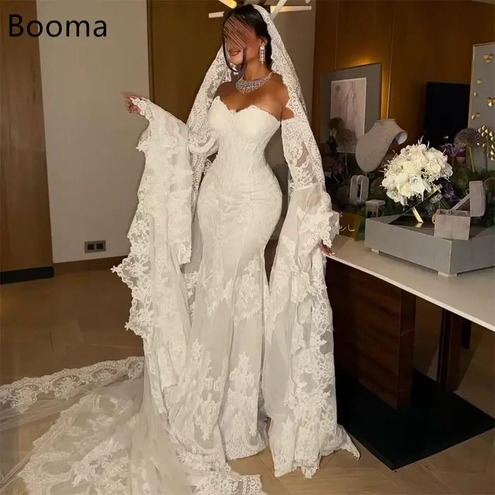 Robe de mariée sirène en dentelle ivoire style hors de l'épaule avec coupe trompette et longueur au sol pour mariage élégant