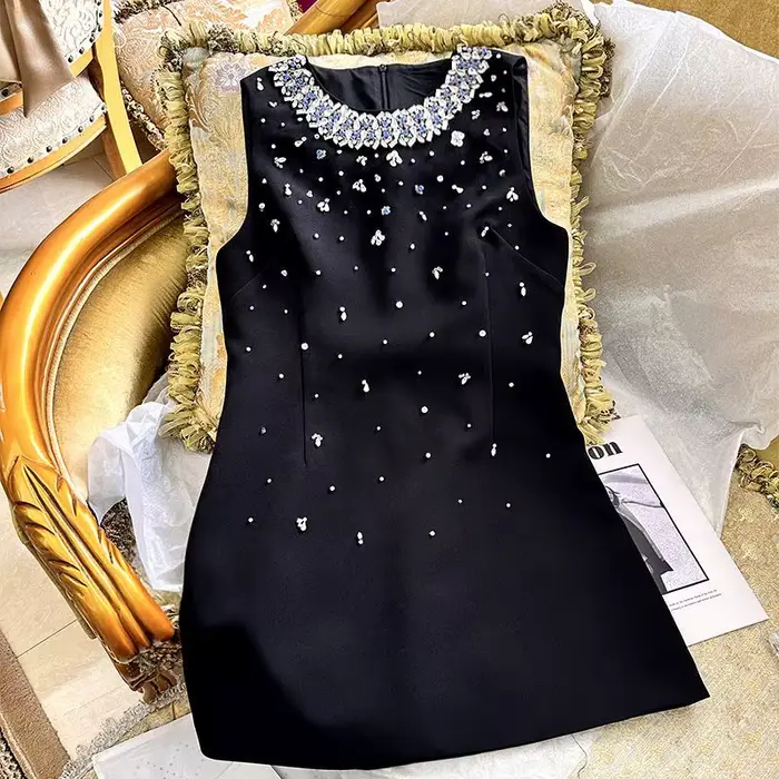 Robe d'été ornée de cristaux lourds 2025 |   Mini robe romantique française sans manches, Style MIU,