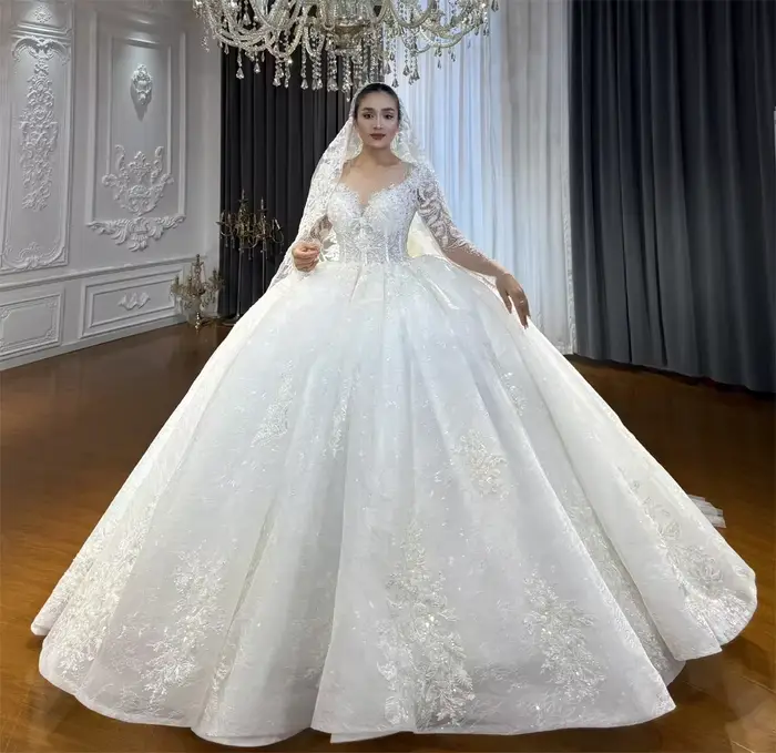Robe de Mariée en Dentelle Avec Appliques de Paillettes Style Simple Avec Train de Balayage Pour Fiançailles Ou Mariages Traditionnels