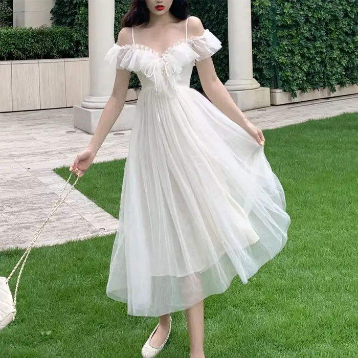 Robe d'été élégante en mousseline de soie et dentelle pour femme