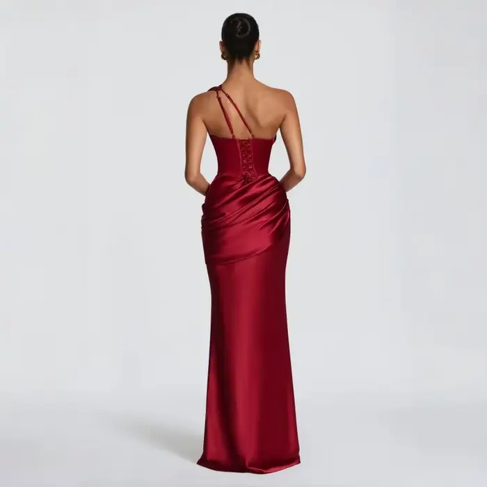 Robe longue en satin asymétrique à découpes pour femme