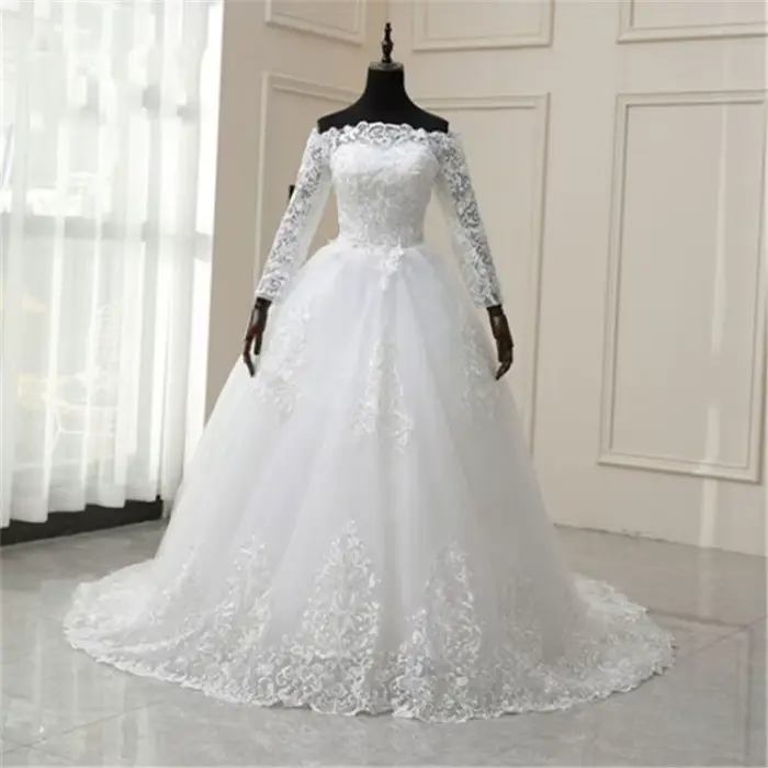 Robes de mariée en dentelle de luxe avec train de balayage