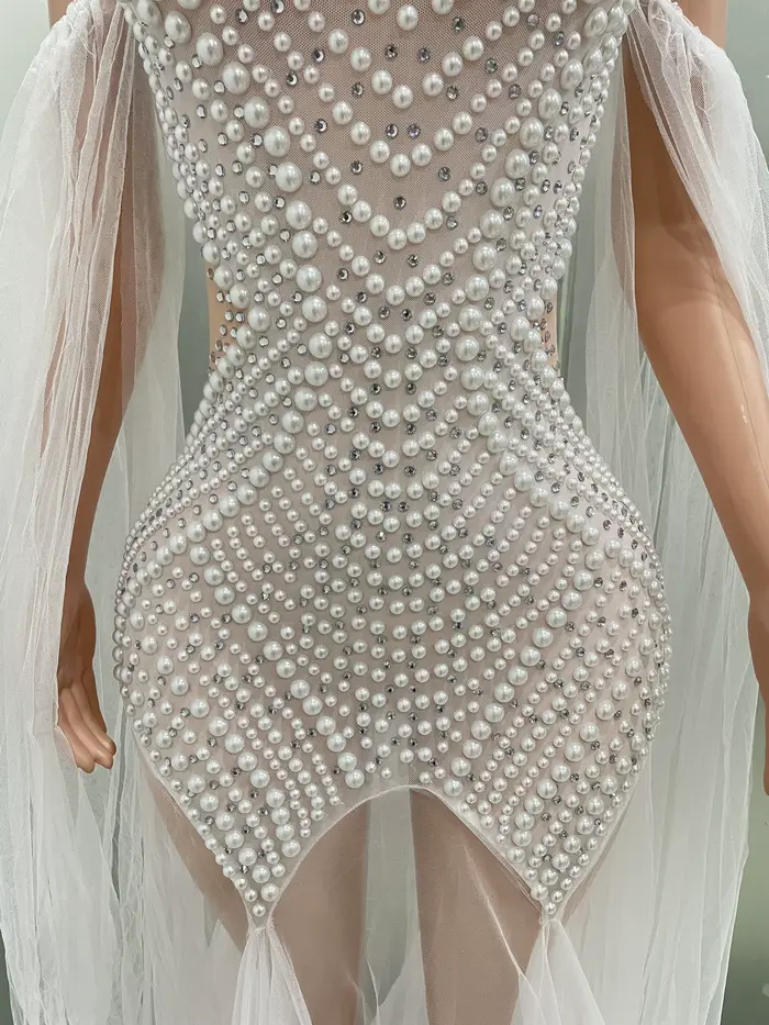 Robe sans bretelles en perles blanches pour femmes