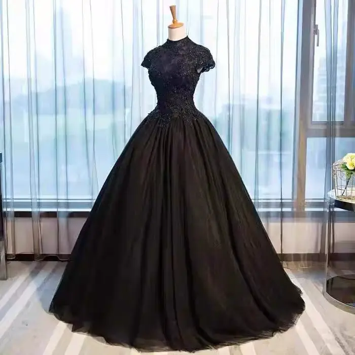 Robe noire en dentelle noire pour femmes