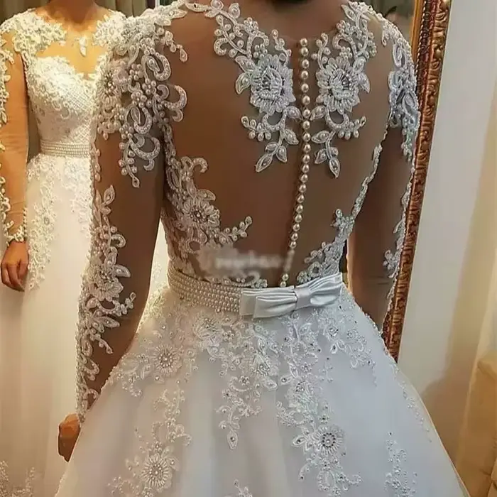 Robe de mariée française en dentelle brodée avec train de balayage/brosse pour femmes, élégante et sexy pour les cérémonies de mariage et autres occasions spéciales