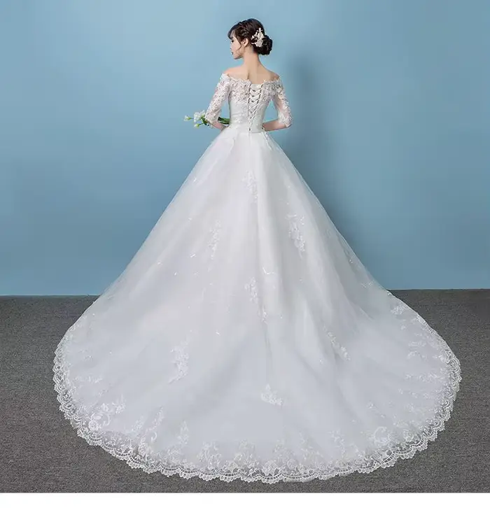 Robe de mariée à demi-manches personnalisée