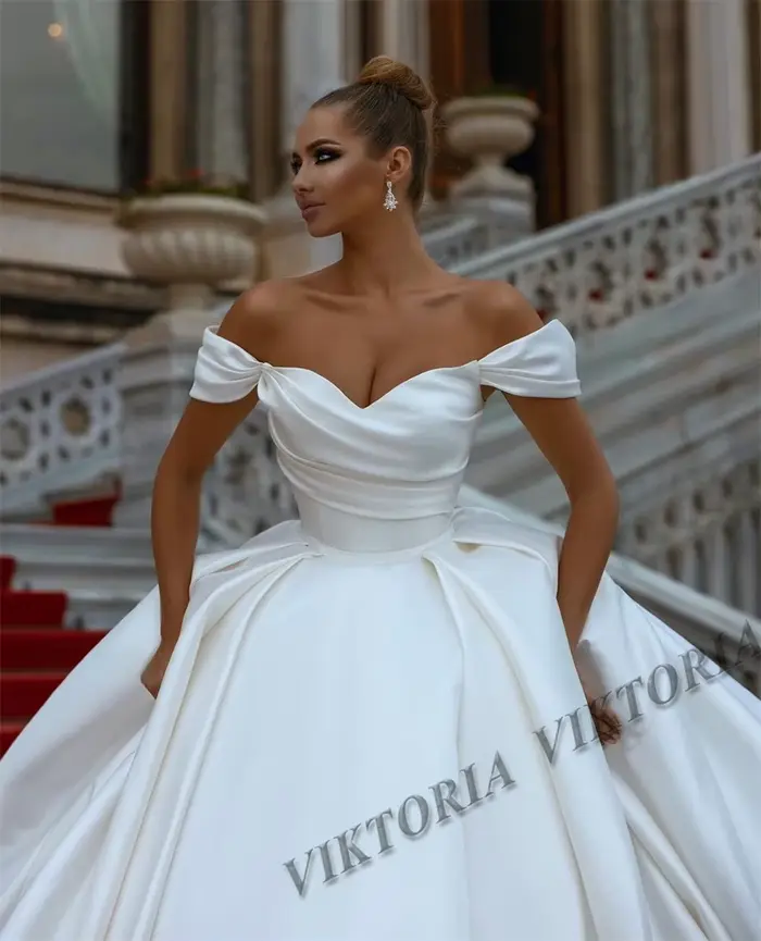 Robes de mariée princesse en satin pour femmes