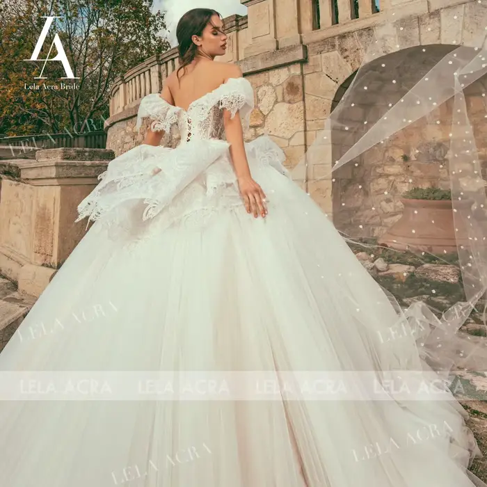 Robe de mariée LelaAcra JK01 en satin perlée sans manches avec broderie et perles pour mariage et soirées spéciales