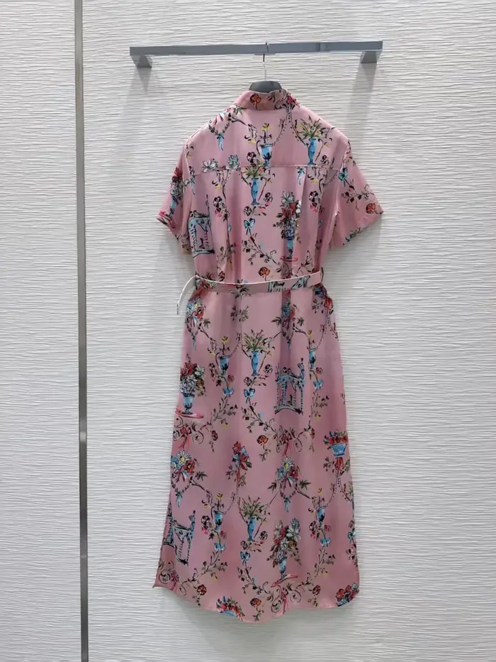 Robe d'été élégante rose à imprimé floral col montant manches courtes pour femmes occasions spéciales