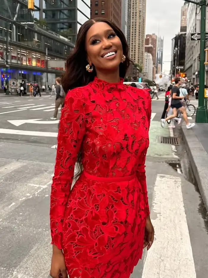 Mini robe en dentelle ajourée pour femmes