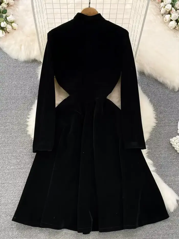 Robe élégante en velours noir pour femme