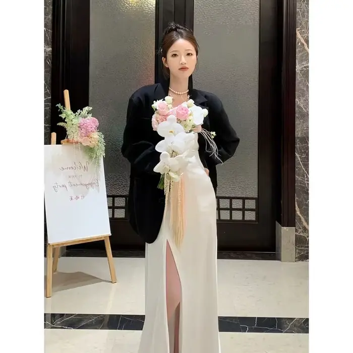 Robe de fiançailles à col en v, nouveau Style de printemps, robe du matin à bretelles, fente blanche, robe de mariée légère, personnalisée