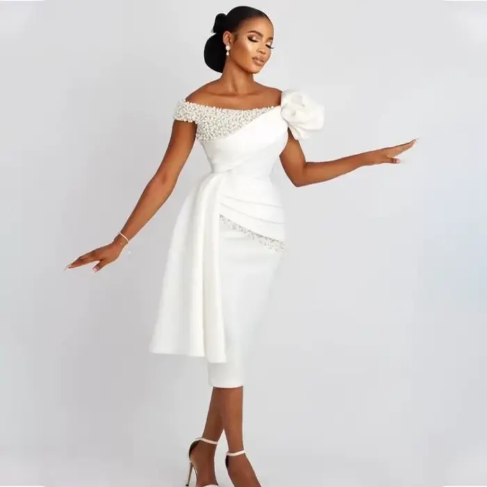 Robe de mariée fourreau/colonne courte, épaules dénudées, perles, robe de luxe pour mariée, drapée b