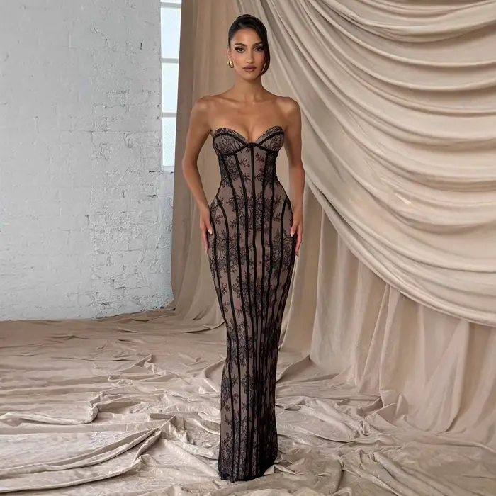 Robe longue élégante sans bretelles en dentelle pour femme