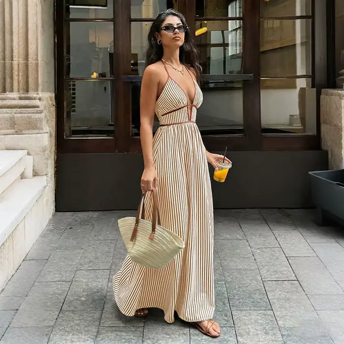 Robes d'été pour femmes 2026 Nouvelle robe dos nu à licou sans manches col en V profond taille haute sexy pour les vacances à la plage à rayures