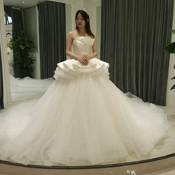 SL-8302 Personnalisé robe de mariée boutique en ligne célébrité satin perlé Hors épaule haute qualit