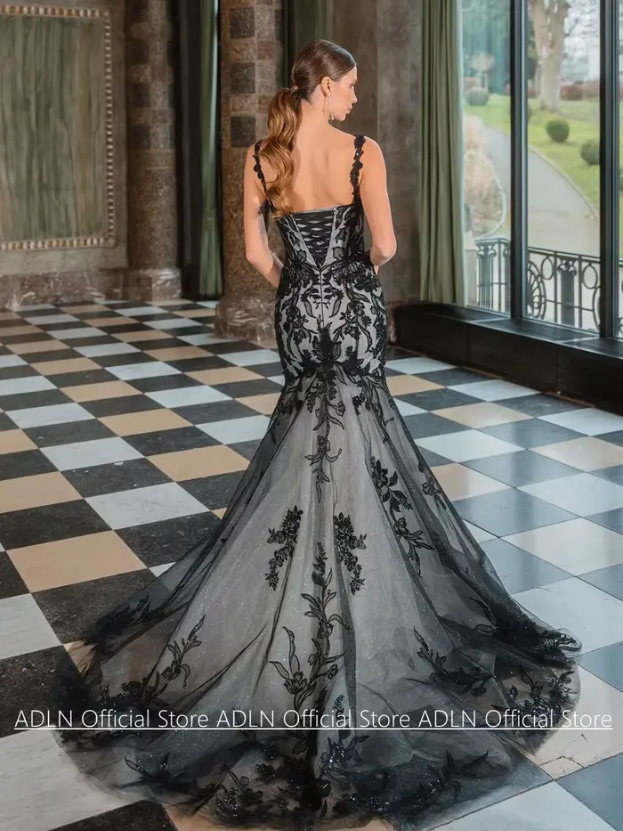 Robe de mariée gothique personnalisée sexy à bretelles spaghetti