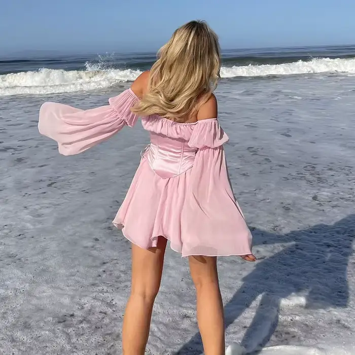Robe féerique en mousseline de soie rose pour femmes style chic et sexy occasions estivales et formelles