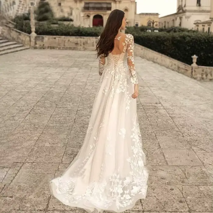 Robes de mariée à col rond personnalisées