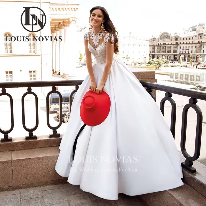 Modiis-Robe de mariée Sarin en dentelle perlée détaillée