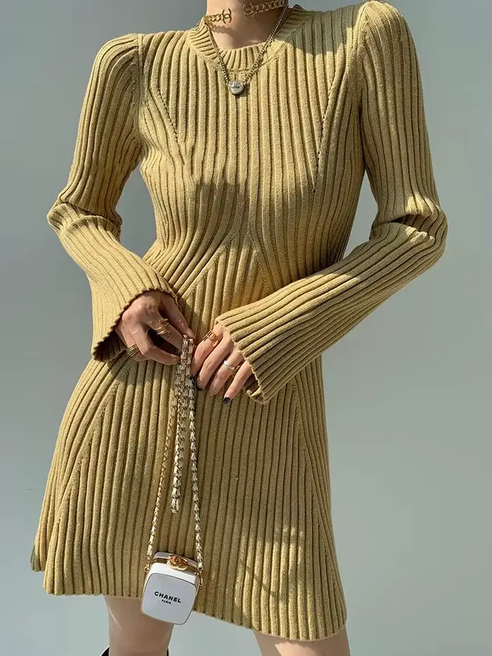 Robe tricotée amincissante pour femmes