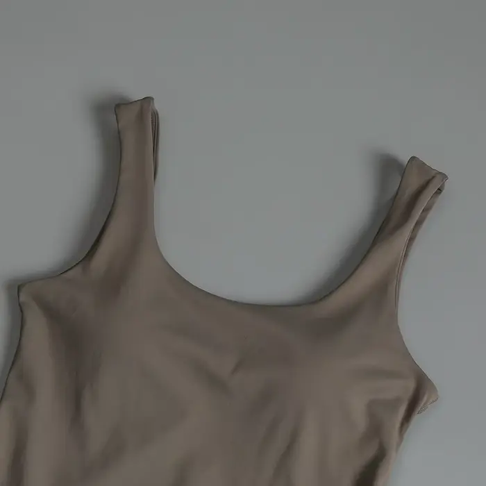 Robe de tennis pour femmes en polyester haute élasticité pour sport et yoga élégante et confortable pour l'entraînement et les compétitions