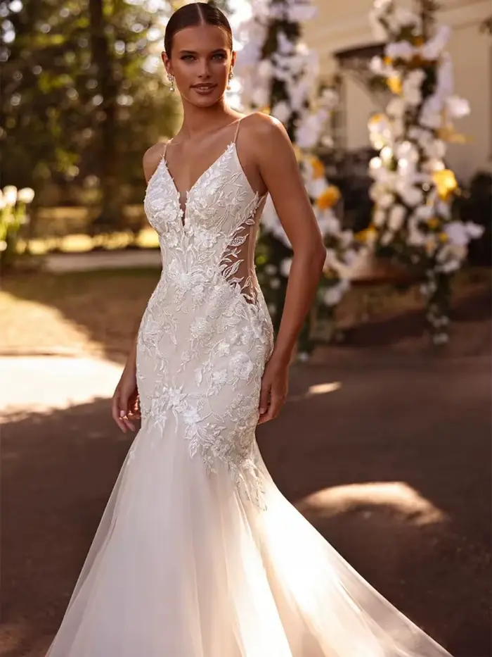 Robe de mariée sirène Sexy, col en V, personnalisée, bretelles Spaghetti, paillettes appliquées, traîne de balayage