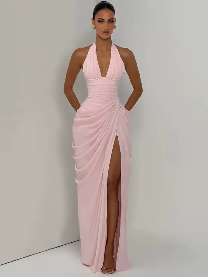 Robe longue Mozision rouge bordeaux à col halter et décolleté plongeant pour femme