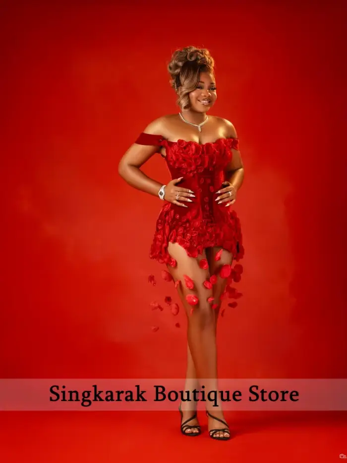 Robes Courtes de Bal Florales Pretty Petals 2026 en Velours Rouge