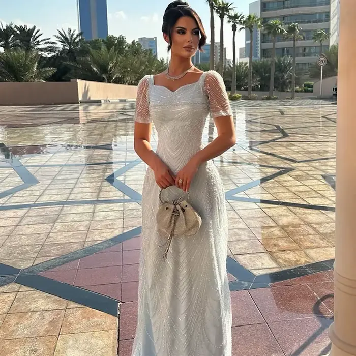 Robe de soirée en tulle à col carré exquis