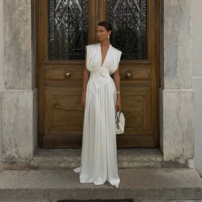 Nouvelle Robe Longue Blanche Femme Col V Plissée Sans Manches Fendue Taille Cintrée Maxi Élégante pour Vacances