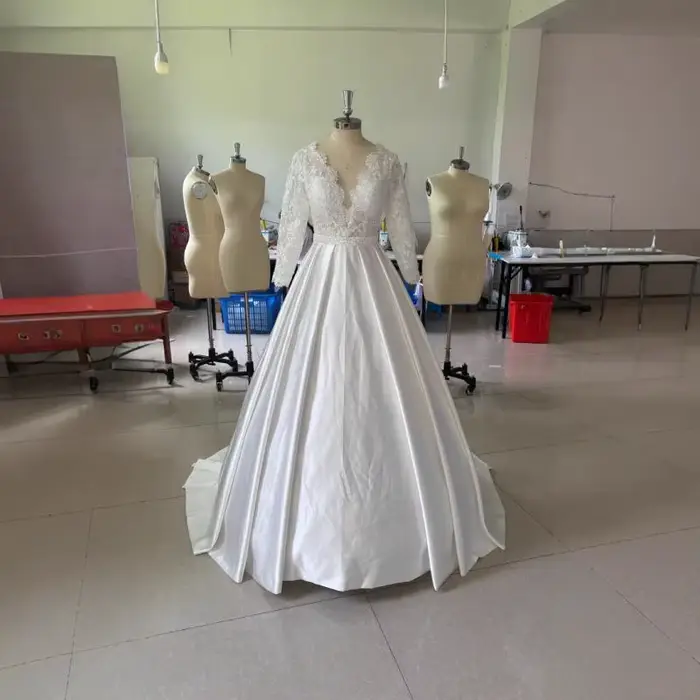 Robe de mariée blanche en Satin français