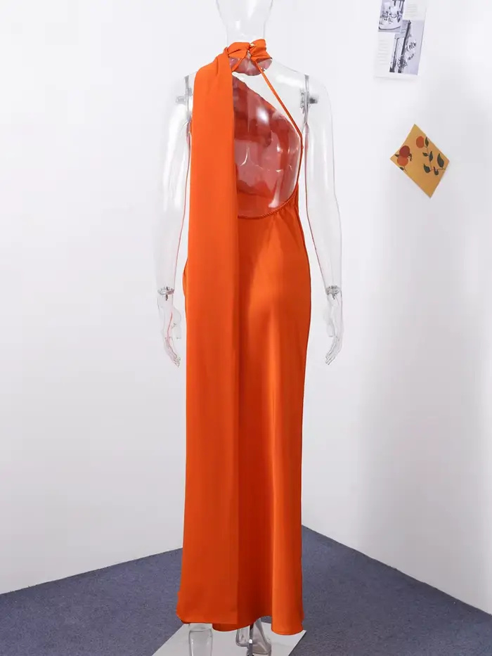 Robe longue élégante en satin avec ruban