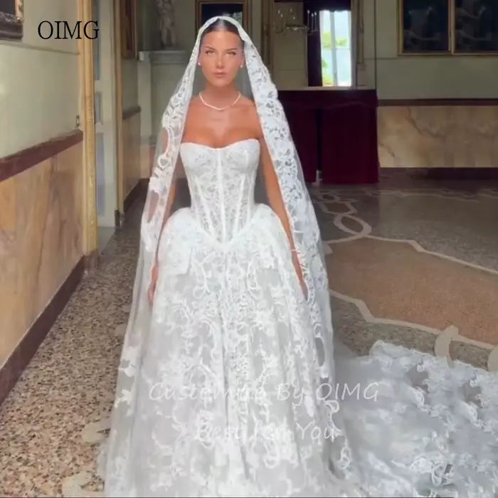 Robe de mariée OIMG en polyester avec train de balayage dos nu élégante pour cérémonies modernes et traditions contemporaines