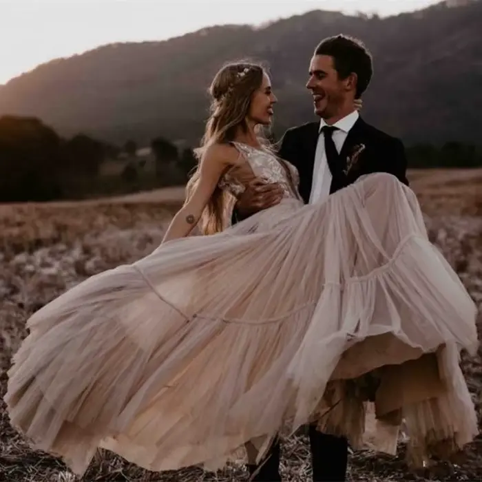 Robe de Mariée Bohème Vintage Sur Mesure Sexy Décolleté V Profond Dos Nu Style Country