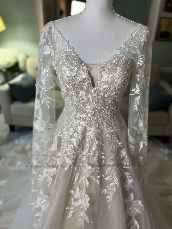 Robe de mariée HERBURN en polyester délicate avec appliques en dentelle et col en V pour femmes, idéale pour les mariages et les cérémonies de remariage