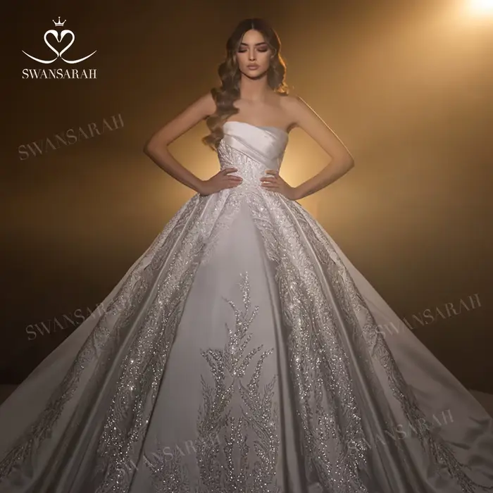 Robe de mariée A-Line en satin perlé de luxe
