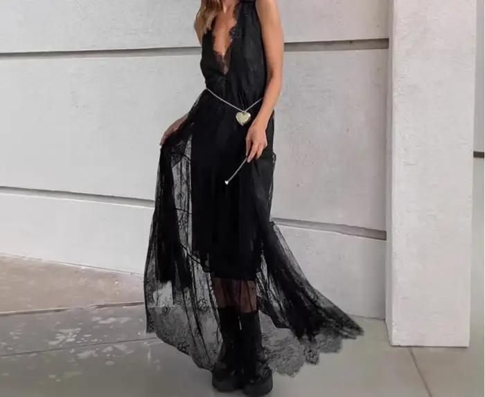 Robe en dentelle noire