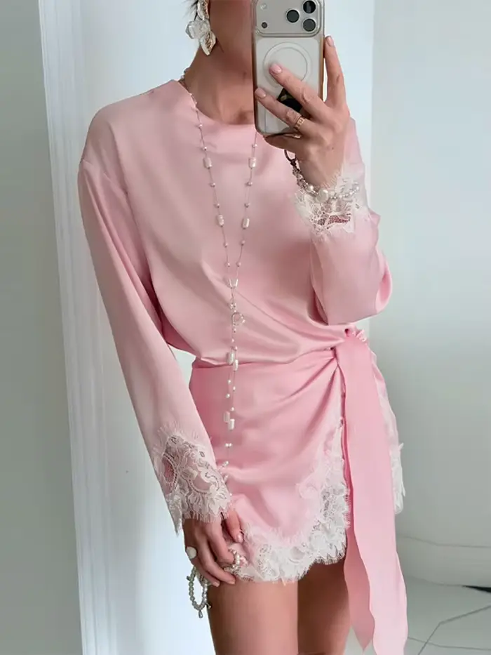 Robe élégante pour femme en satin